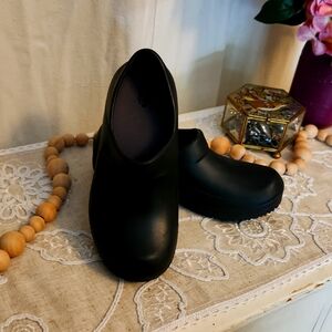 Crocs Dual Comfort Professional Non-Marking Slip Resistant Black Size 9